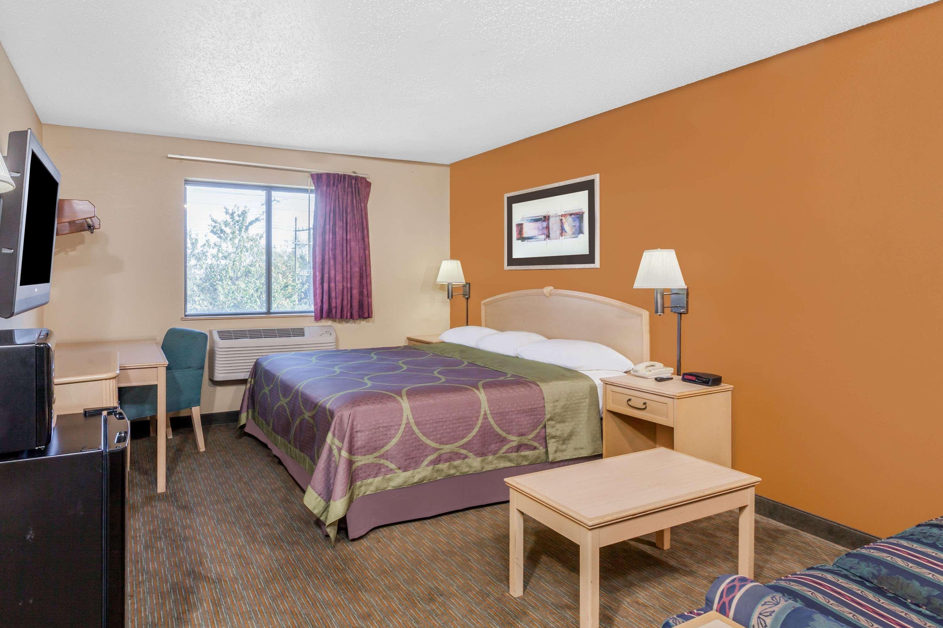 Super 8 By Wyndham Charlotte/Amusement Park Area Hotel Exterior foto