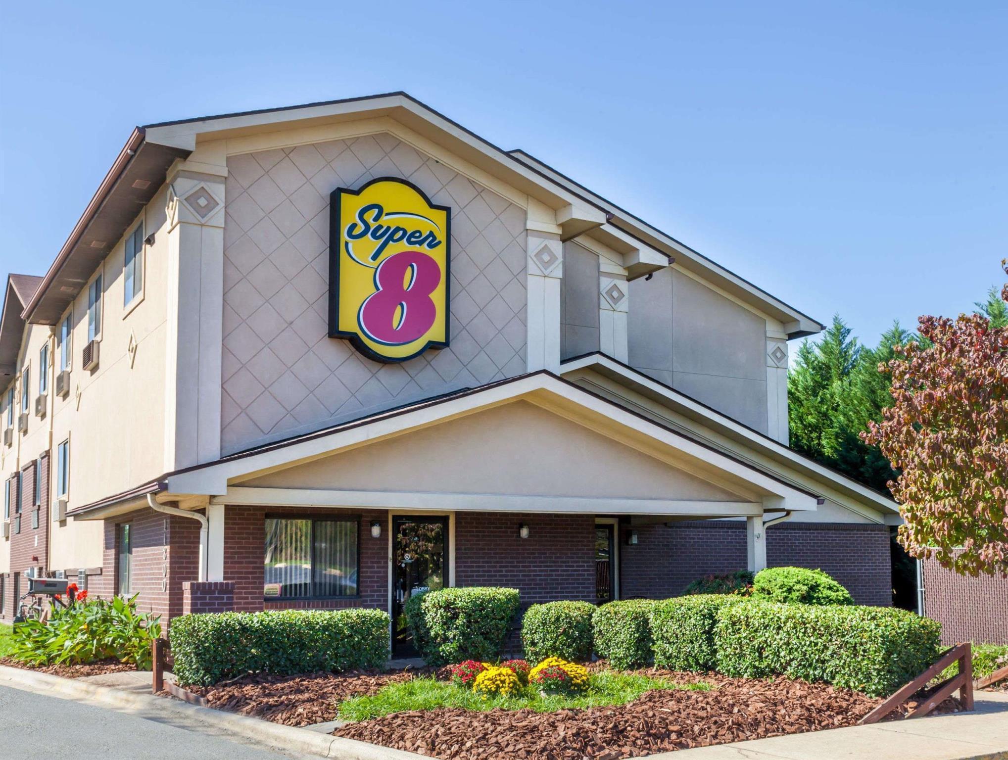 Super 8 By Wyndham Charlotte/Amusement Park Area Hotel Exterior foto