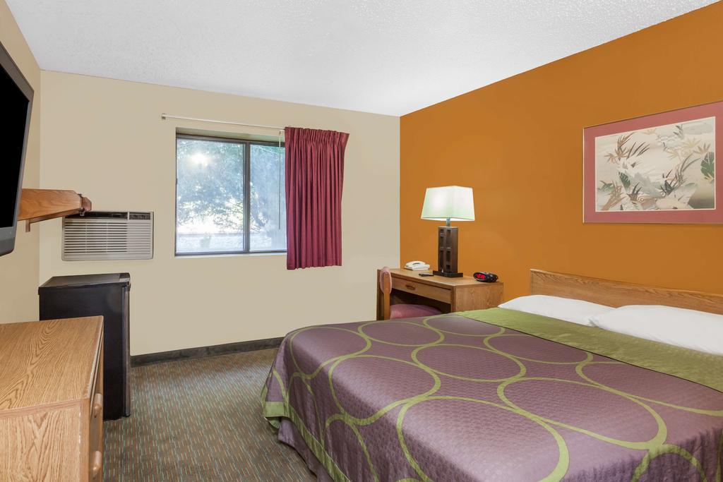 Super 8 By Wyndham Charlotte/Amusement Park Area Hotel Exterior foto